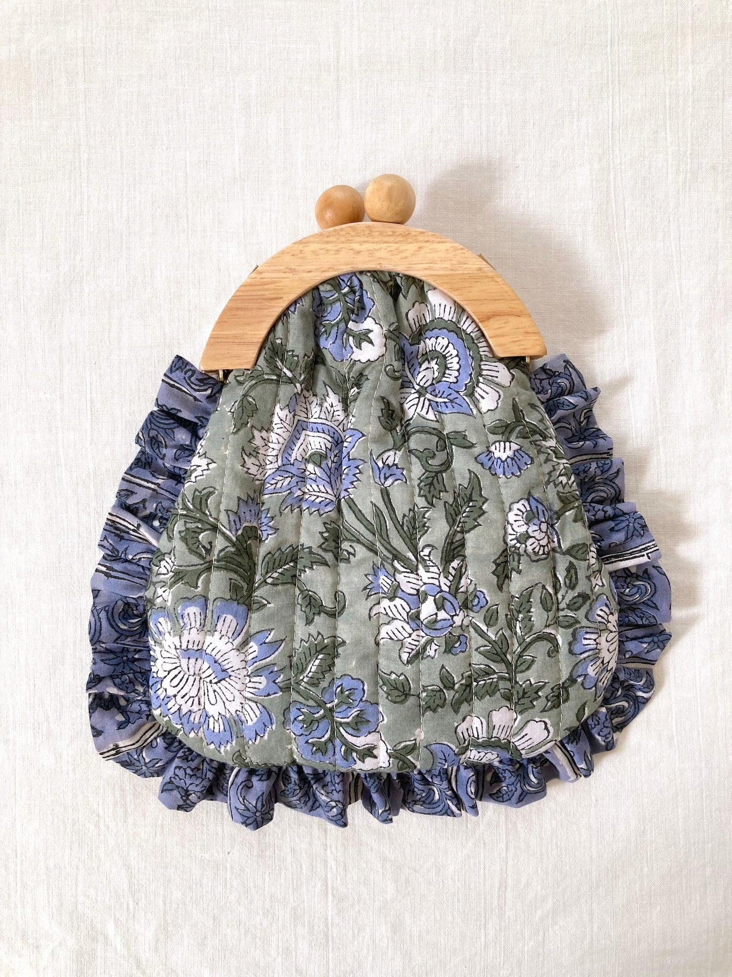 木製 がま口 ブロックプリント キルティング フリル ミニバッグ / ポーチ