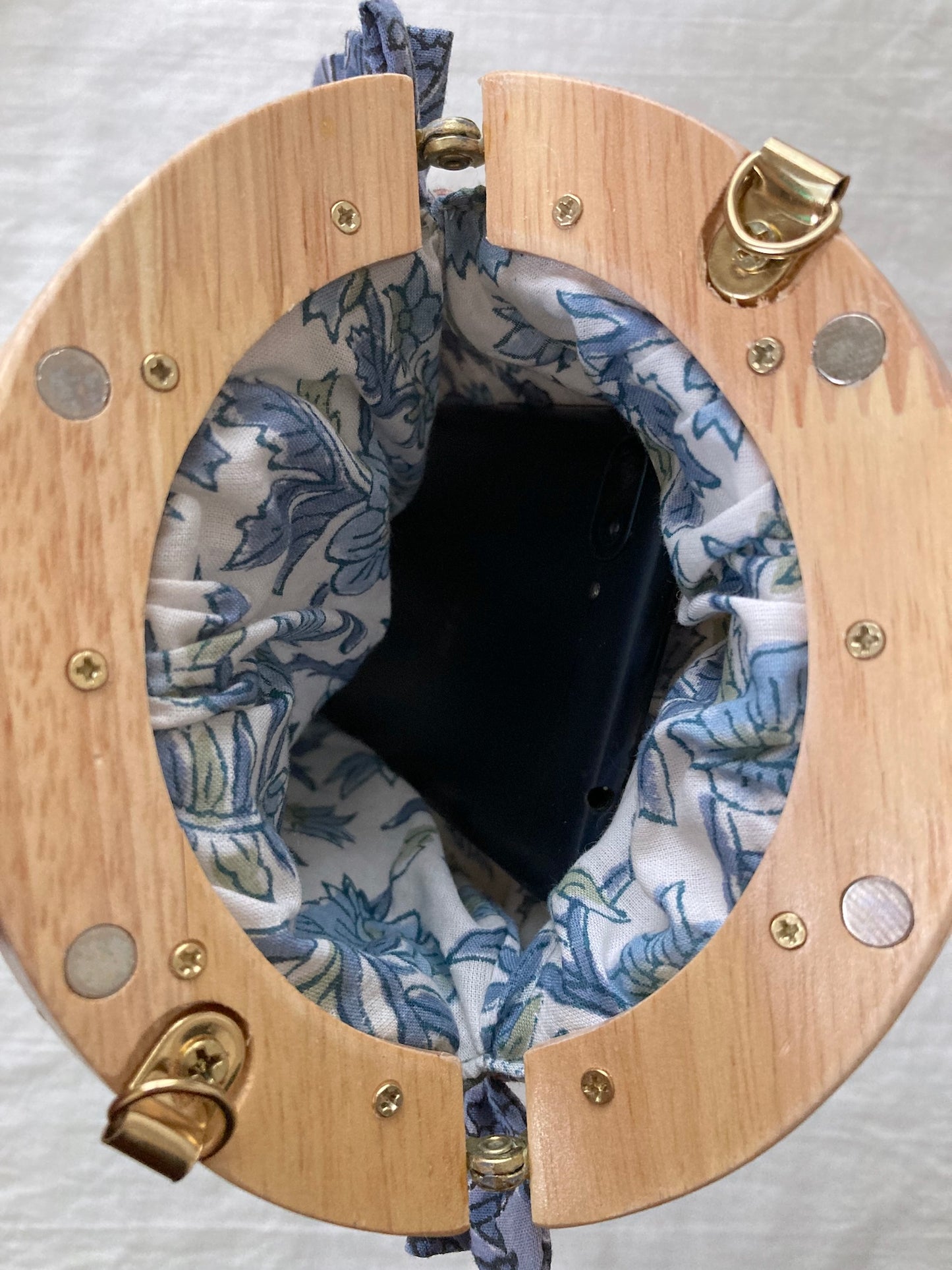 木製 がま口 ブロックプリント キルティング フリル ミニバッグ / ポーチ