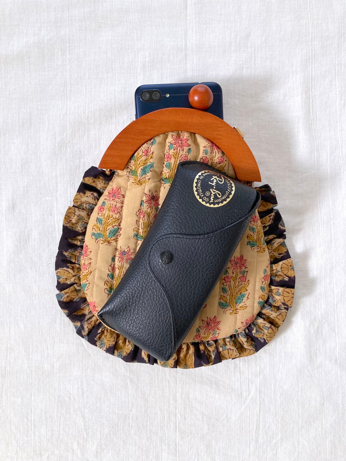 木製 がま口 ブロックプリント キルティング フリル ミニバッグ / ポーチ