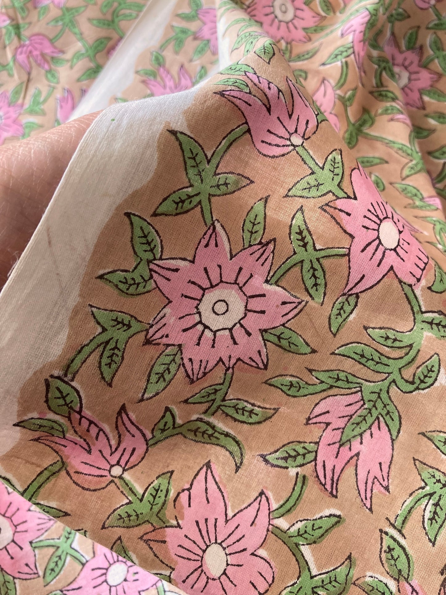 【 pre-cut 60cm】ハンドブロックプリント ピンク ベージュ 花柄 コットンプリント生地 #249-26