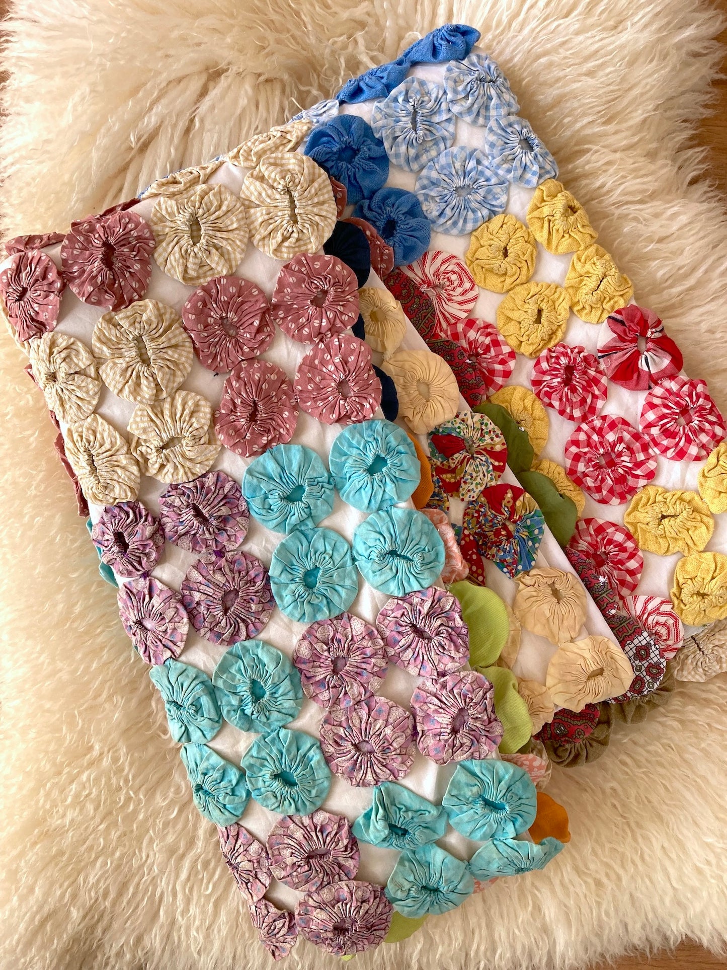 Vintage Yo Yo Quilt Mini Rug Handmade Patchwork Rug Farmhouse Cottagecore Boho Home Decor 97x130cm