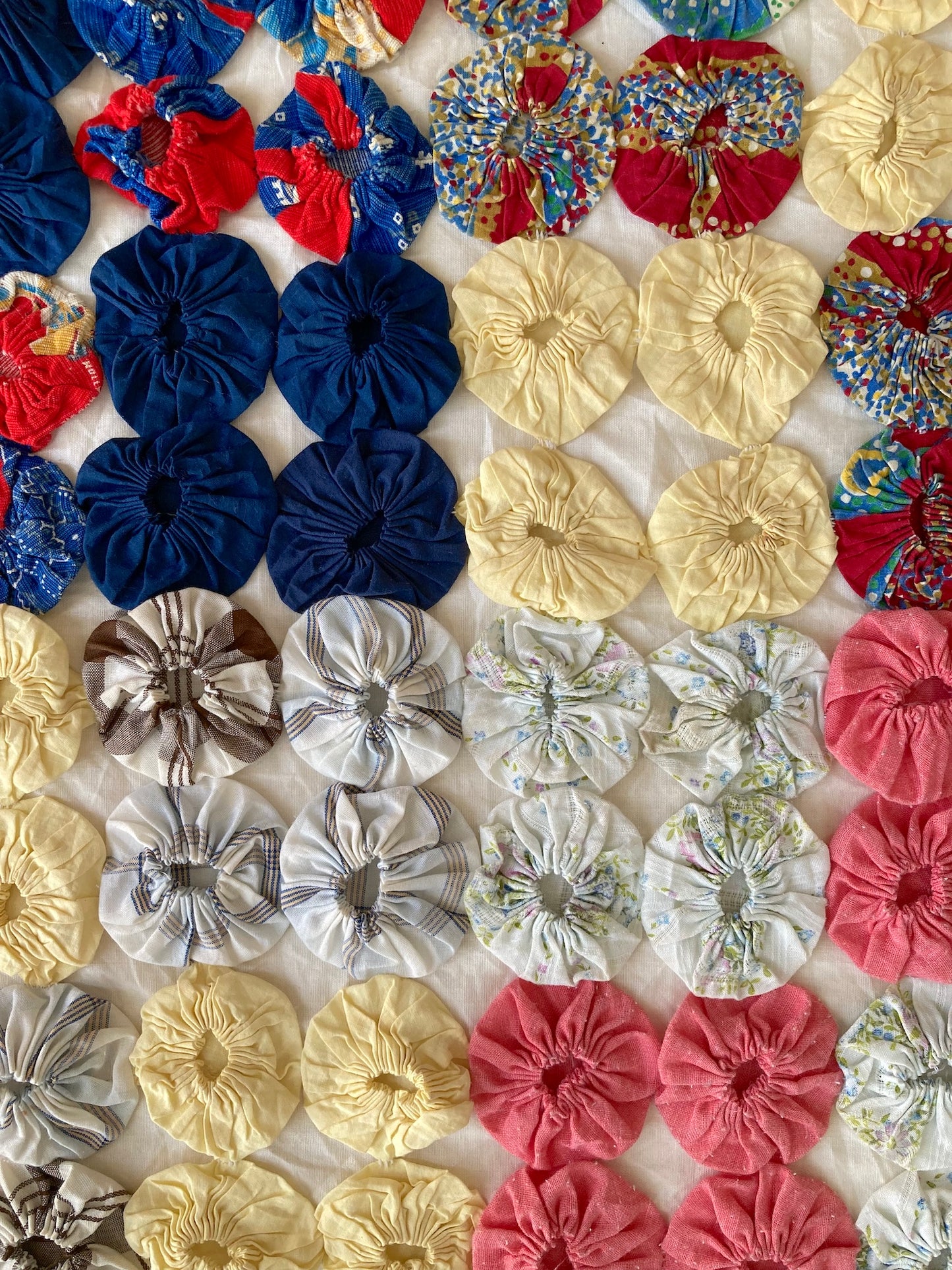 Vintage Yo Yo Quilt Mini Rug Handmade Patchwork Rug Farmhouse Cottagecore Boho Home Decor 97x130cm