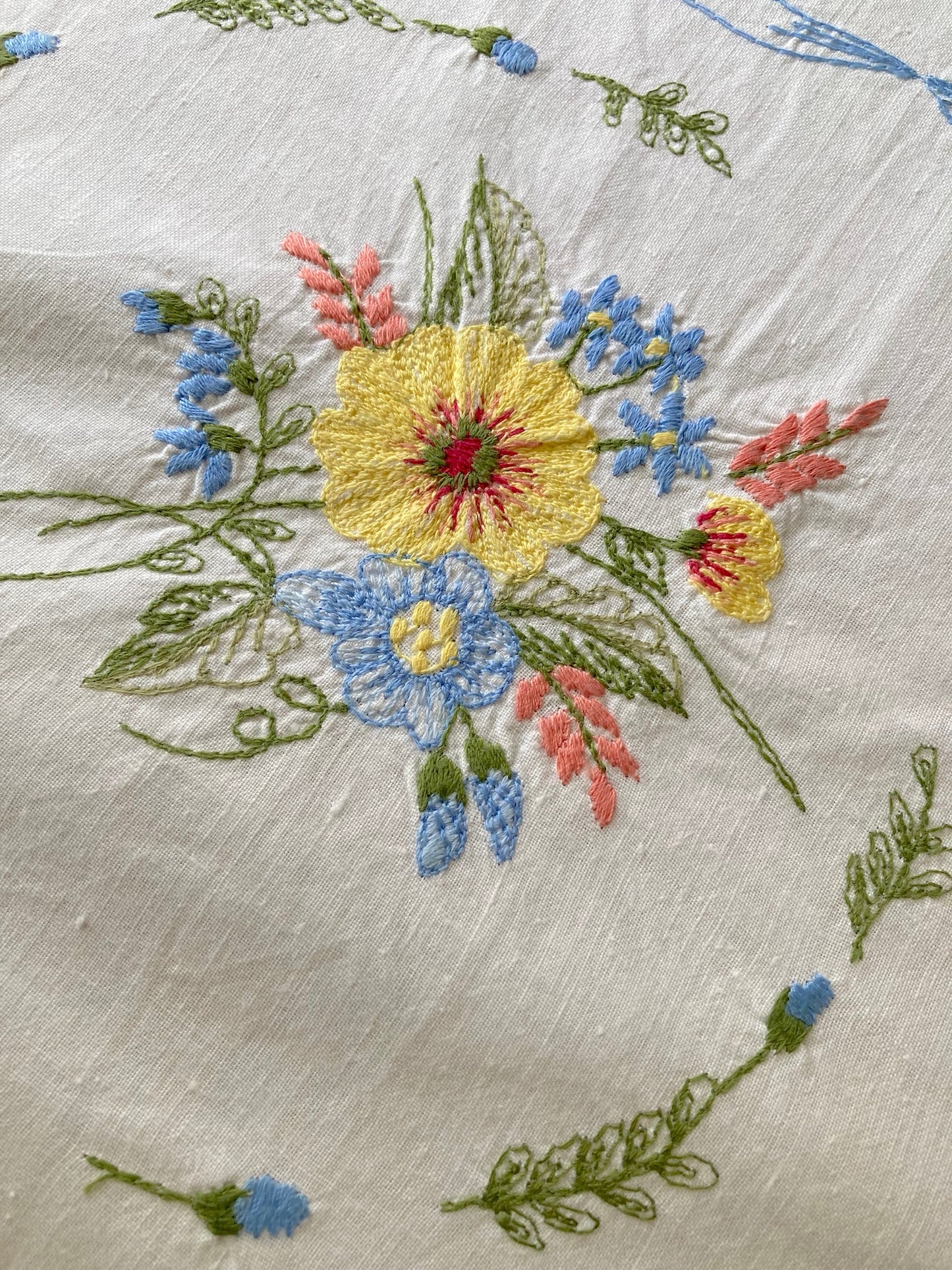 ヴィンテージ ホワイト コットン お花ブーケ刺繍 テーブルクロス