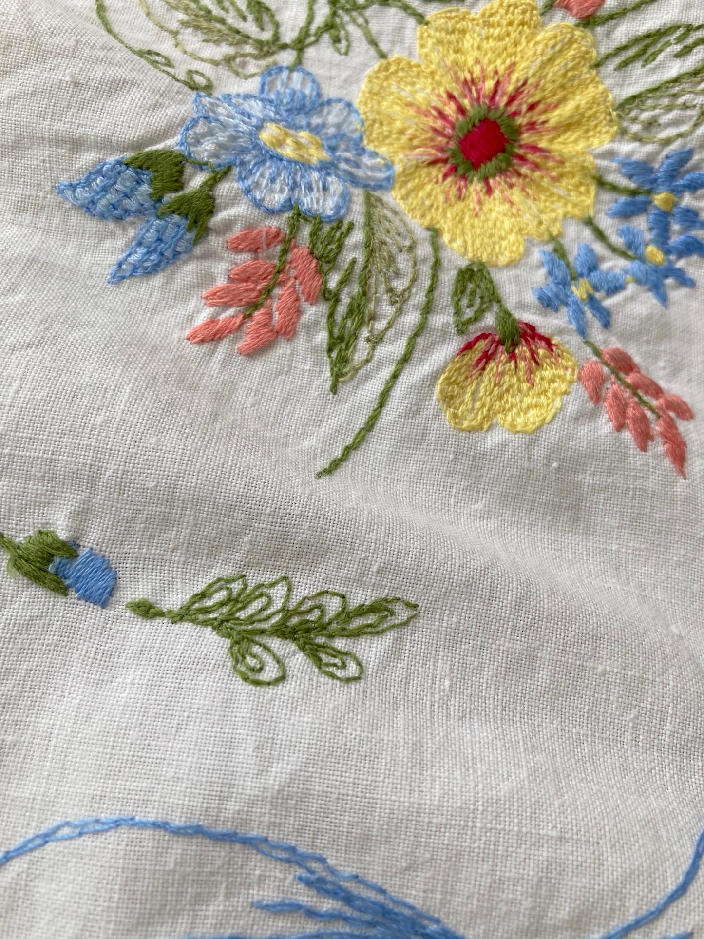 ヴィンテージ ホワイト コットン お花ブーケ刺繍 テーブルクロス