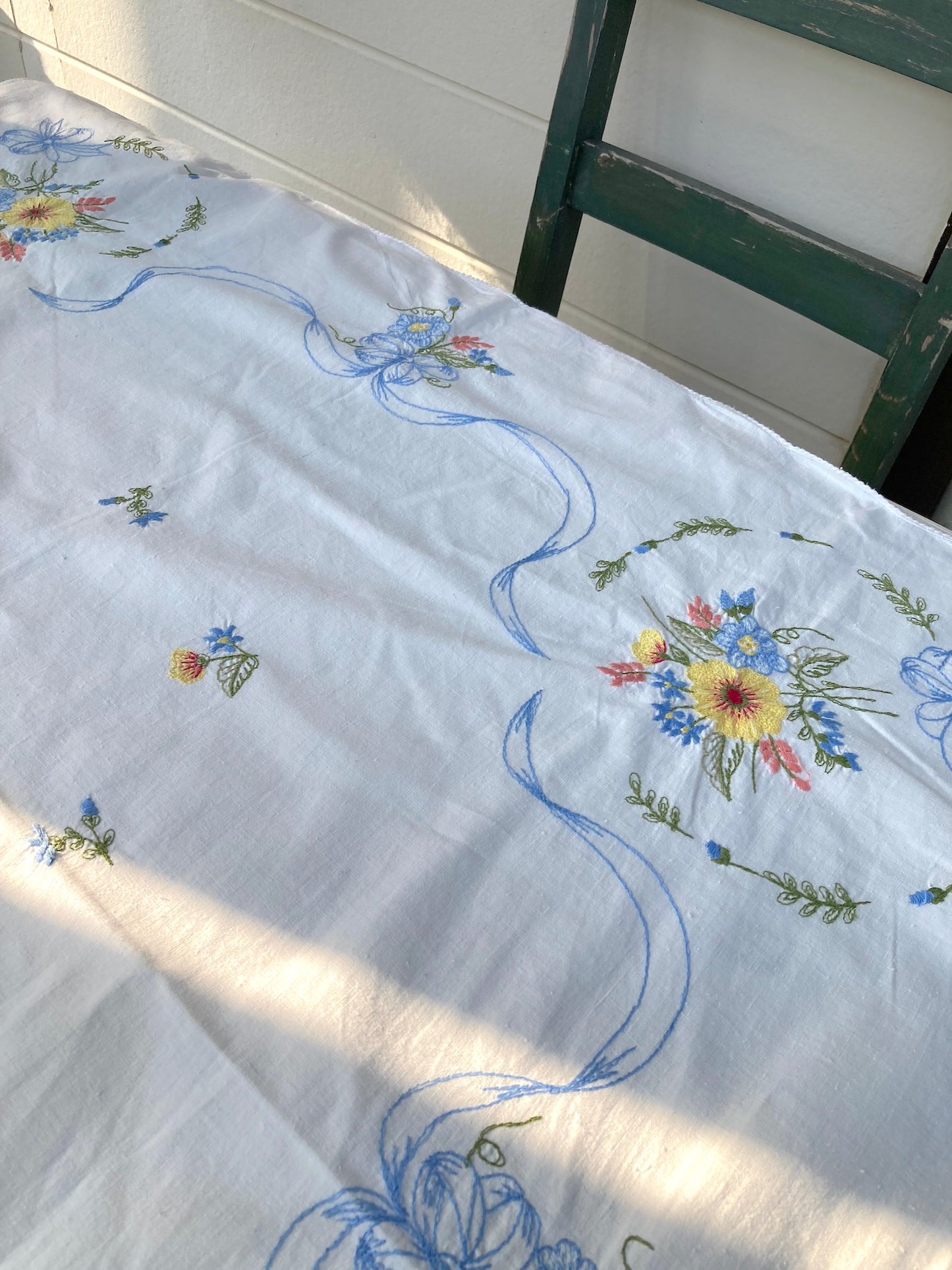 ヴィンテージ ホワイト コットン お花ブーケ刺繍 テーブルクロス