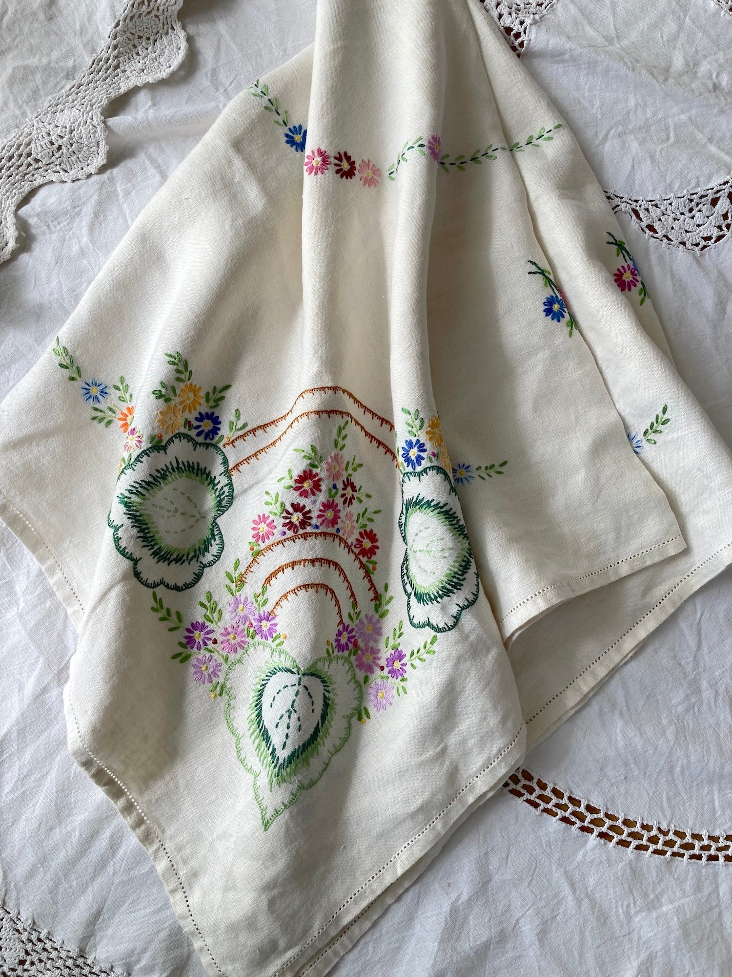 ヴィンテージ 手刺繍 花柄カットワークリネン レーステーブルクロス