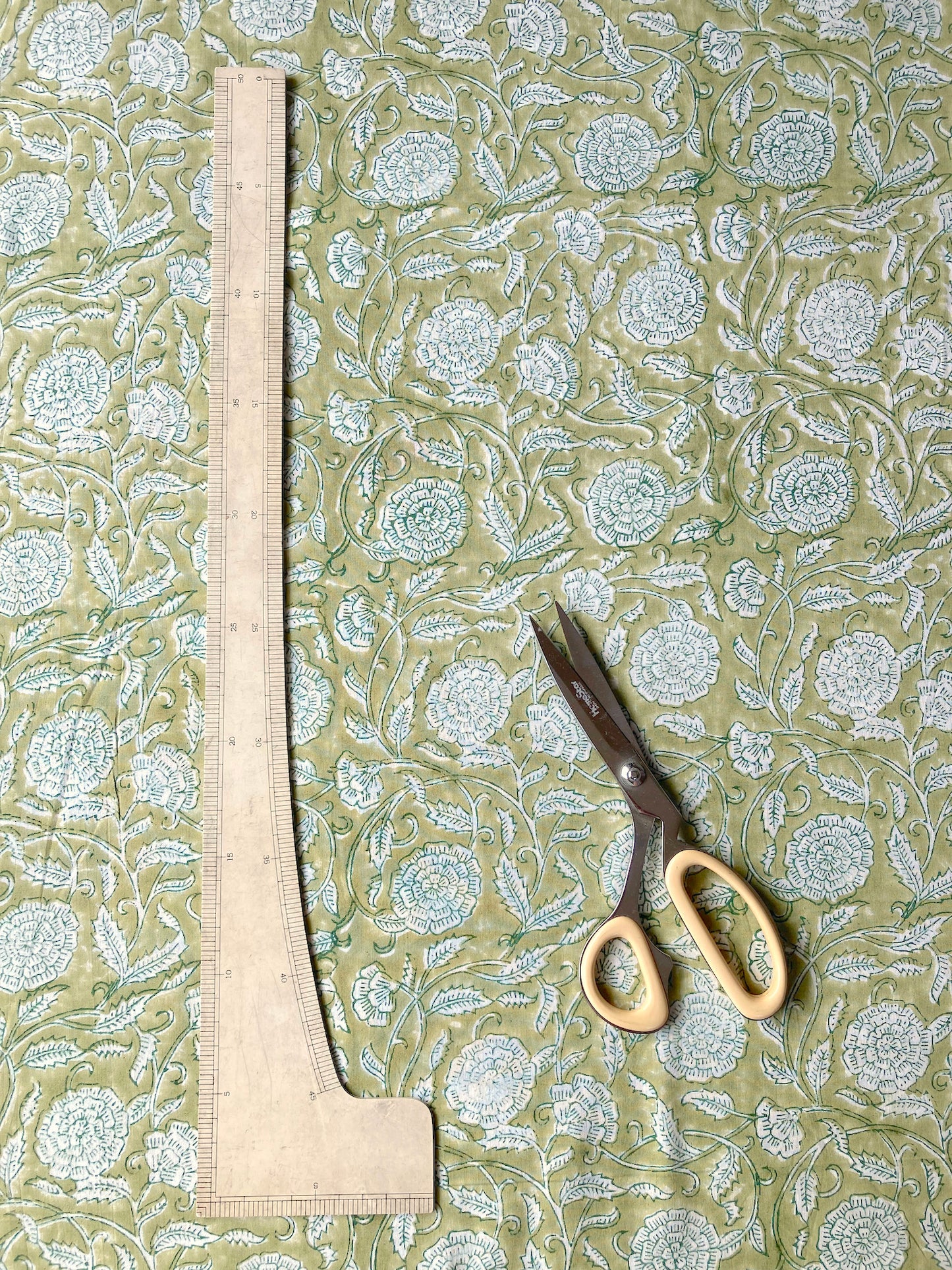 【PRE-CUT 25cm】Hand Block Printed Cotton Fabric Green Tea #174-27