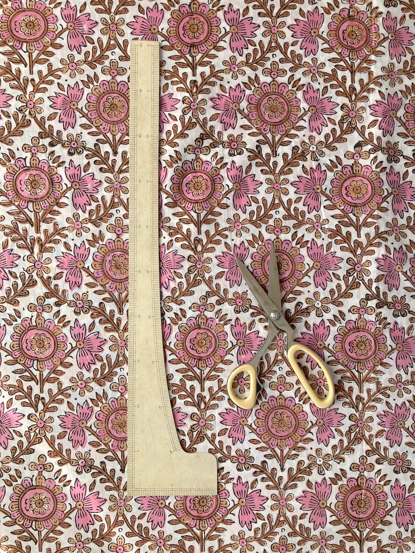 ハンドブロックプリント ピンク x ブラウン コットンプリント生地  #287-16