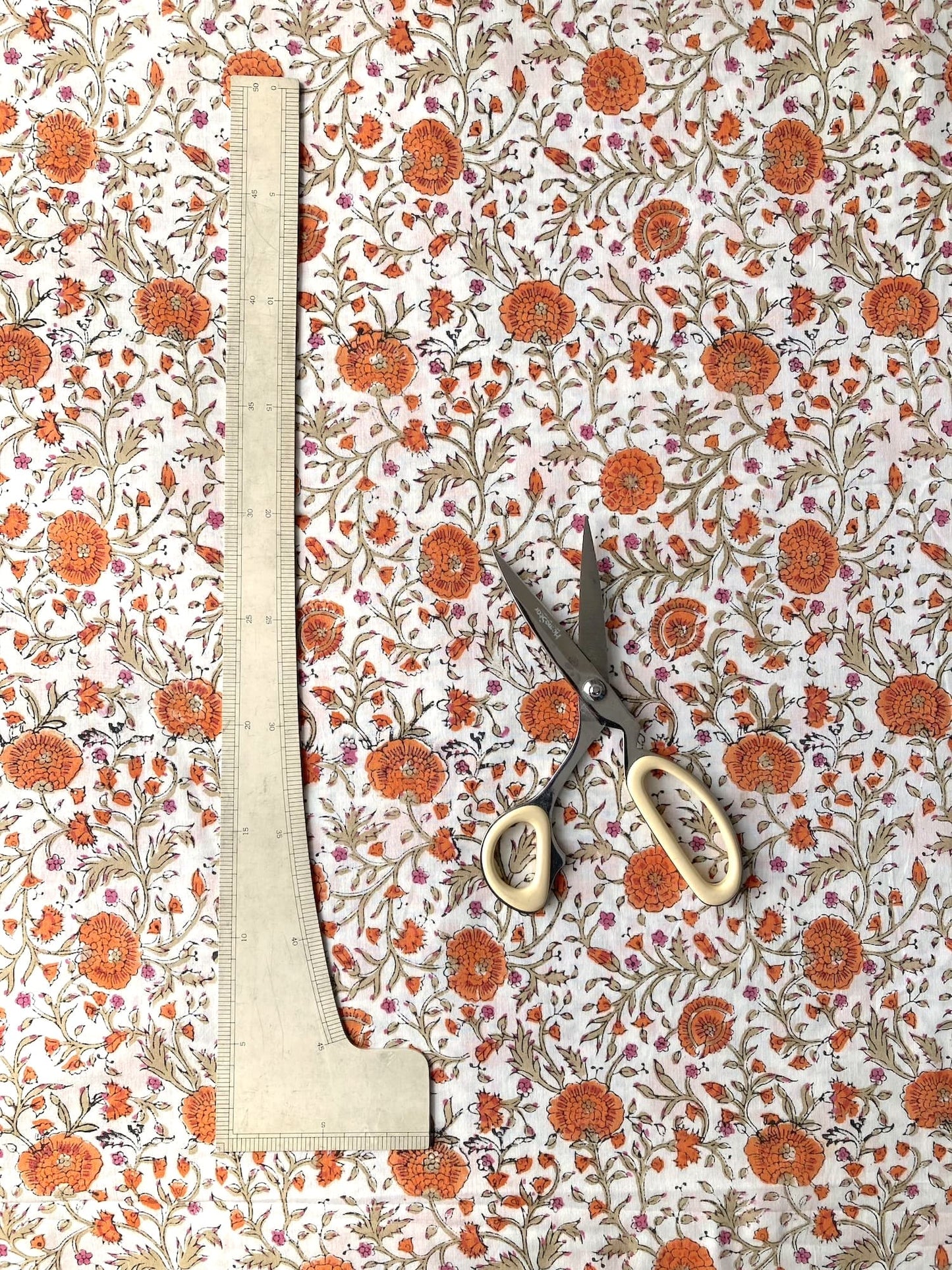 ハンドブロックプリント ホワイト オレンジ 花柄 コットンプリント生地  #296-3