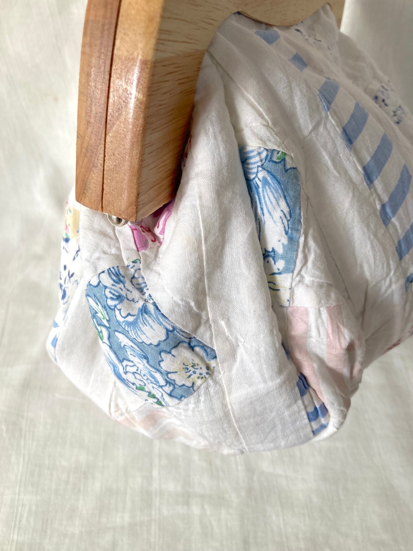 Vintage Quilt Patchwork Clasp Bag with Wooden Handle