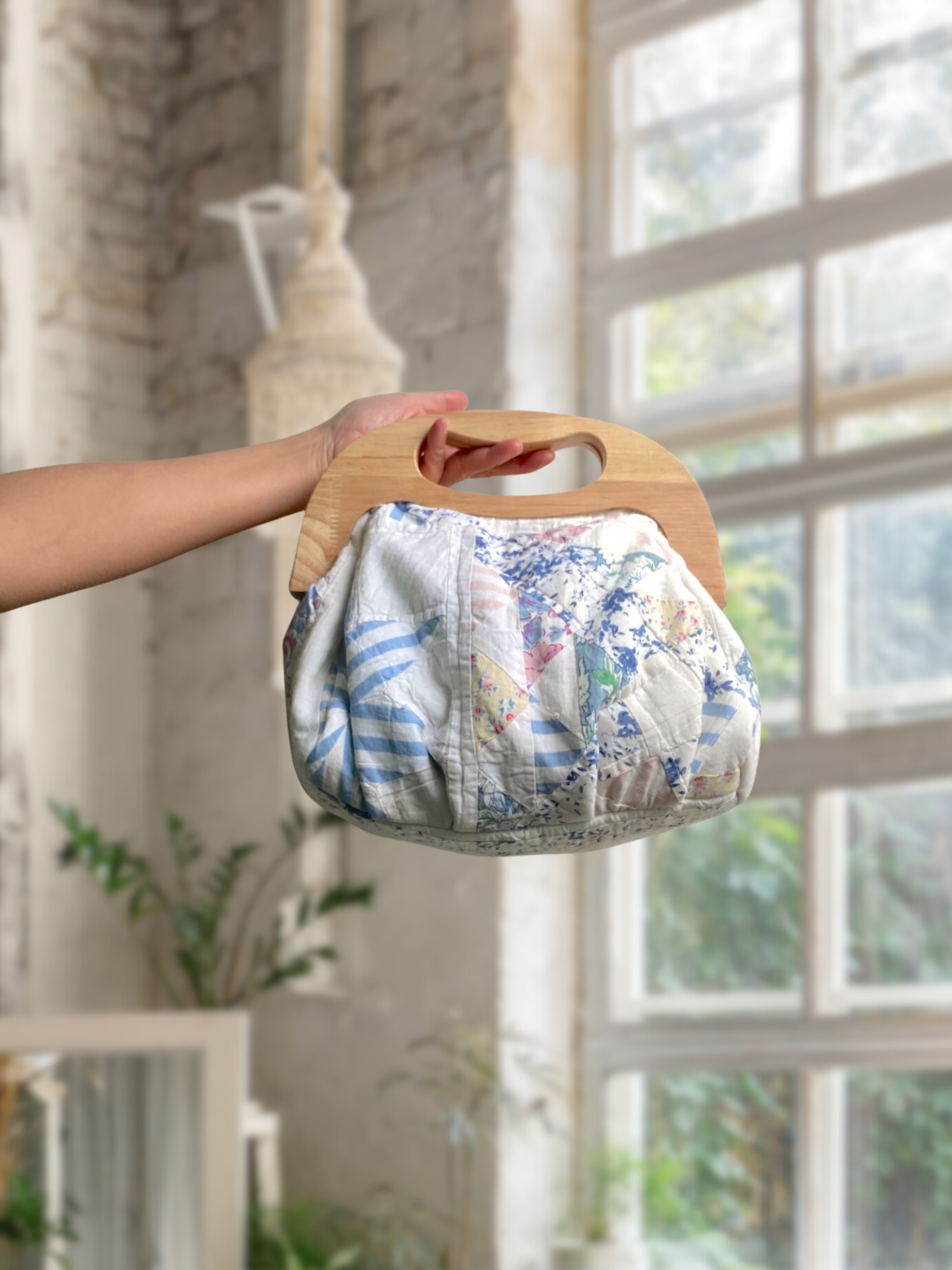 Vintage Quilt Patchwork Clasp Bag with Wooden Handle