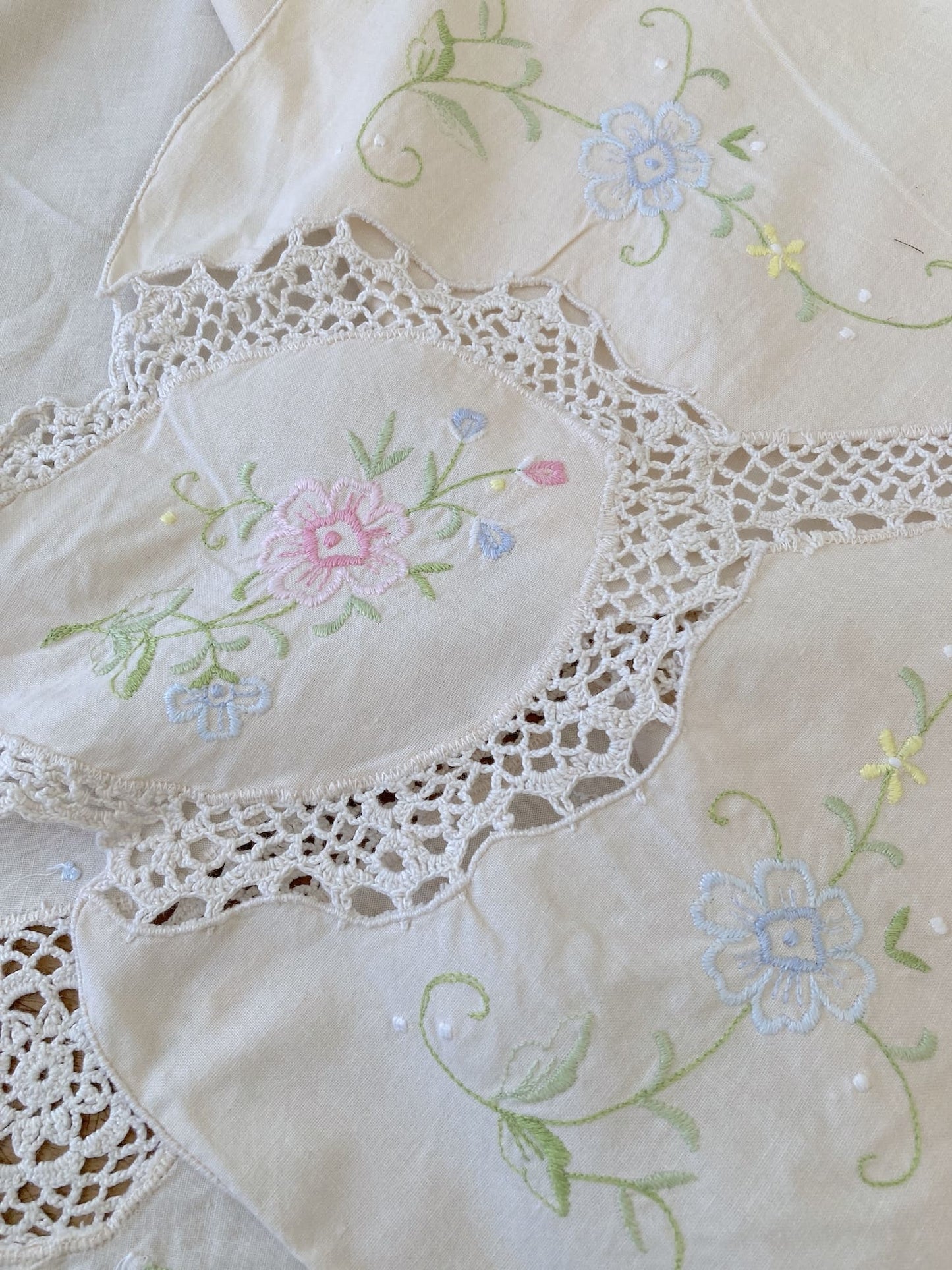 ヴィンテージ コットン x クロシェレース x 刺繍 テーブルクロス