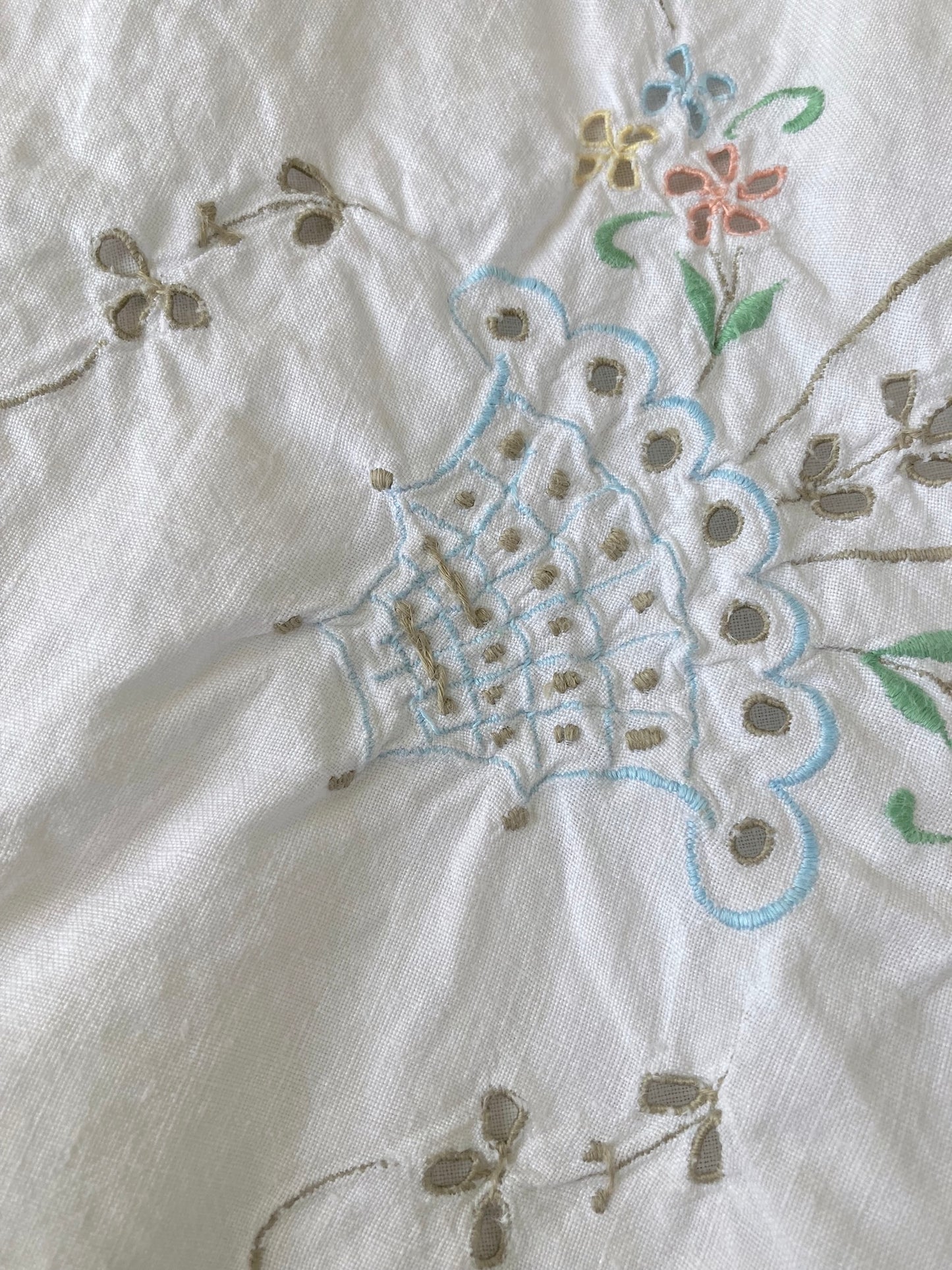 ヴィンテージ  ホワイト リネン アイレットカットワーク 刺繍 テーブルクロス