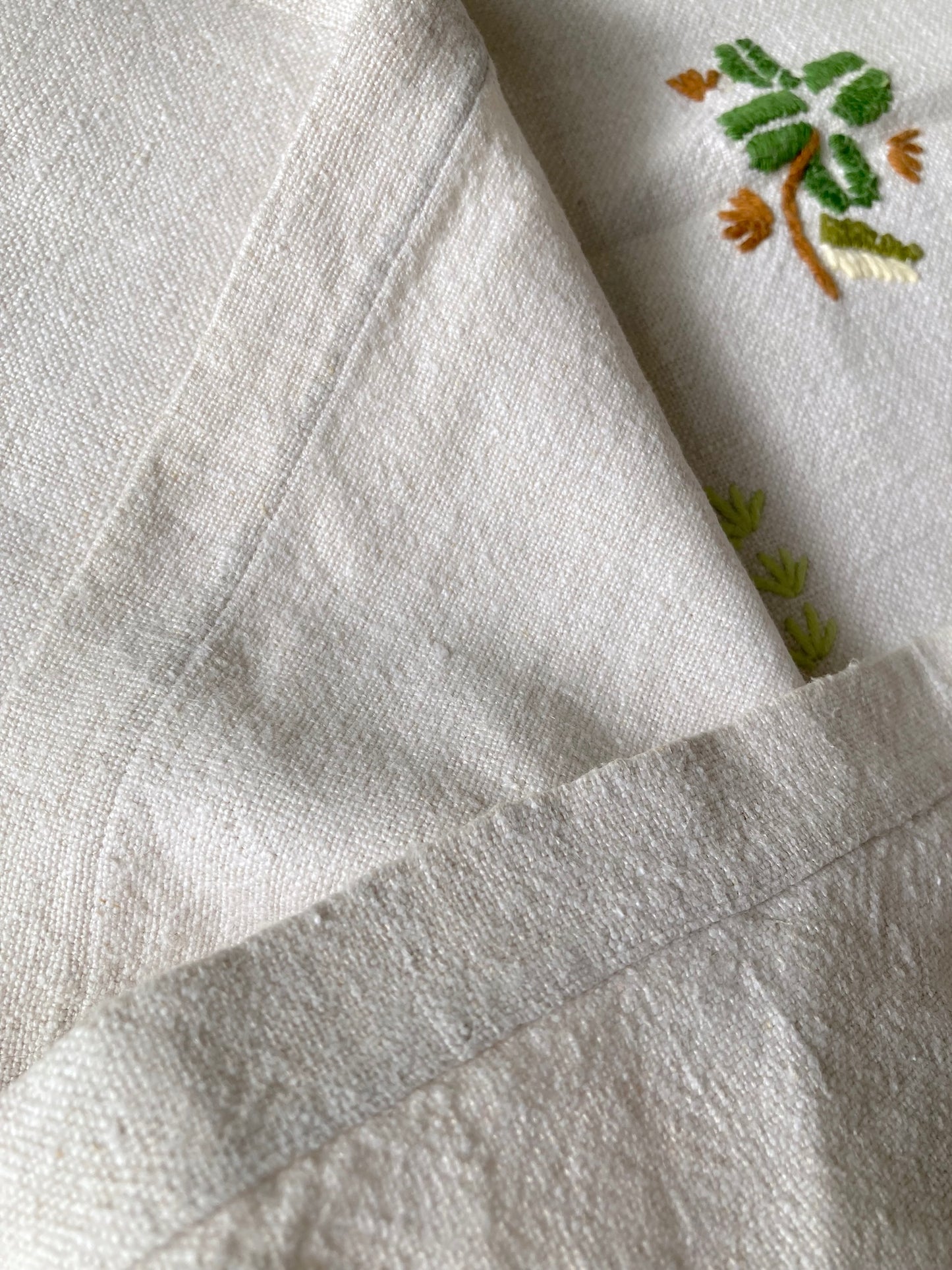 Boho Vintage Natural Cotton Cloth with Chunky Embroidery – Multi-Use Table & Sofa Cover