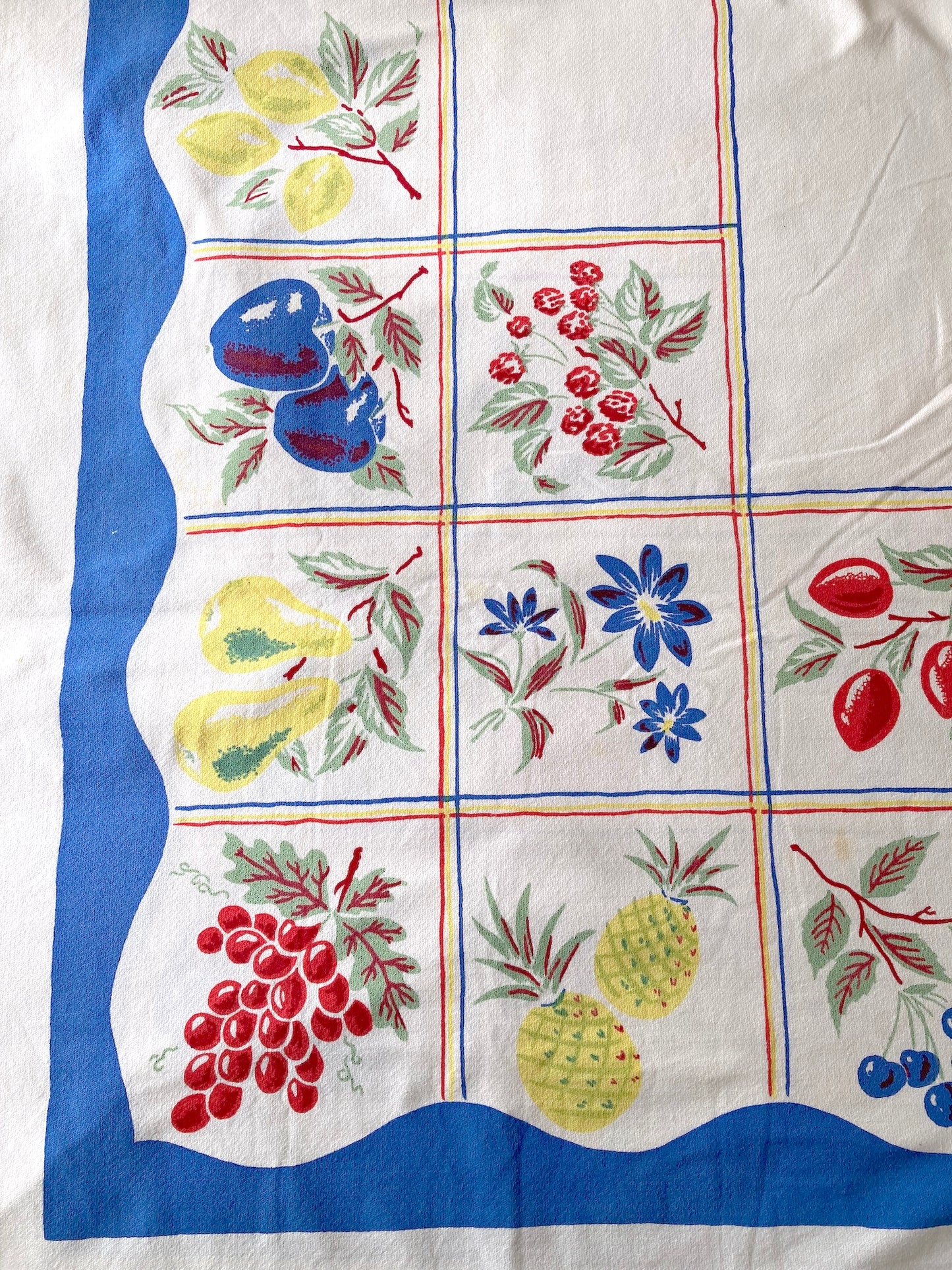Vintage 50s USA ”Simtex” Fruit Print Cotton Tablecloth