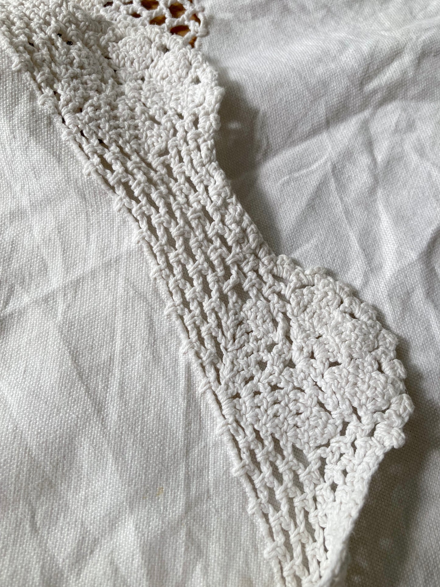 Vintage Round Cotton Crochet Lace Tablecloth (148cm / 58")