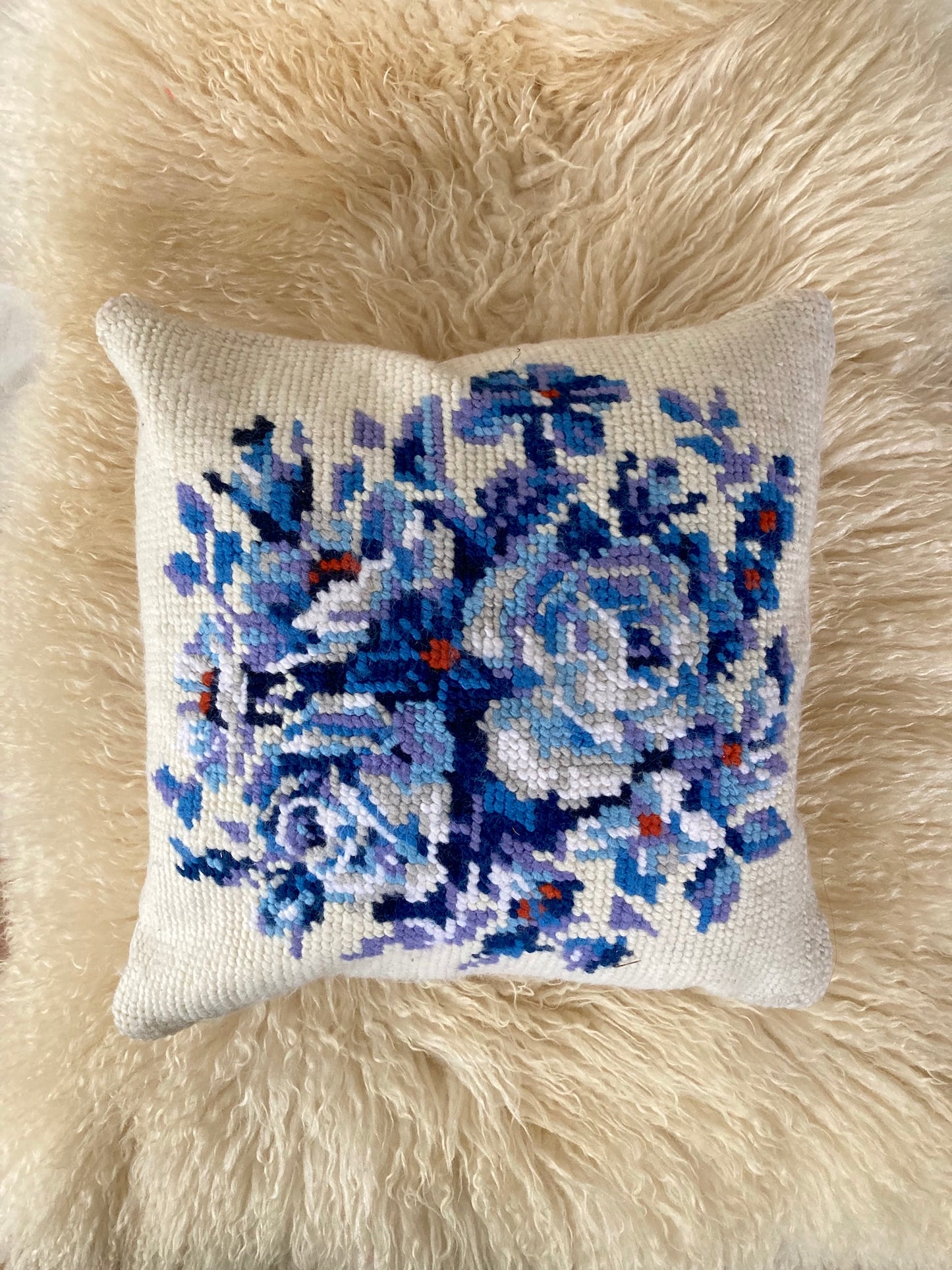 Nordic Vintage Needlepoint Cushion Cover – Blue Floral on White, 40x40 cm