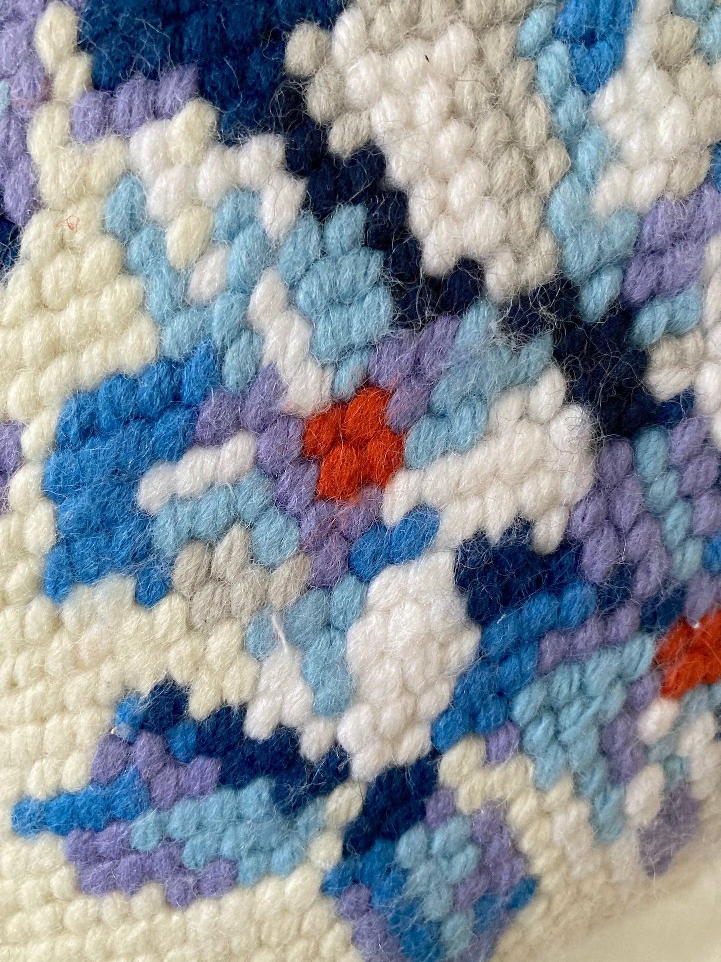 Nordic Vintage Needlepoint Cushion Cover – Blue Floral on White, 40x40 cm