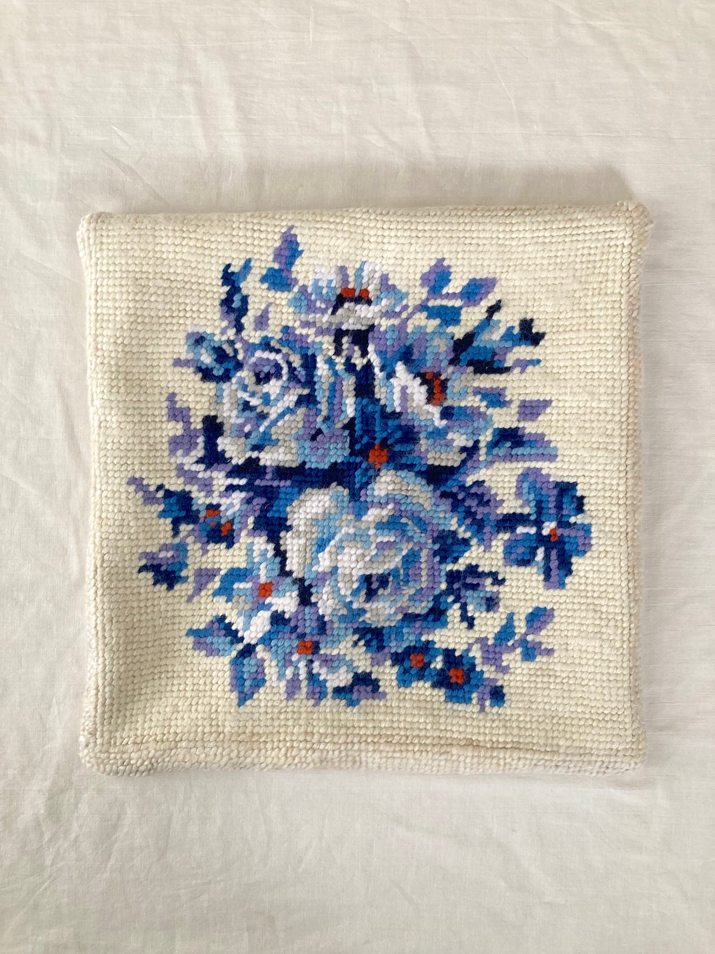 Nordic Vintage Needlepoint Cushion Cover – Blue Floral on White, 40x40 cm