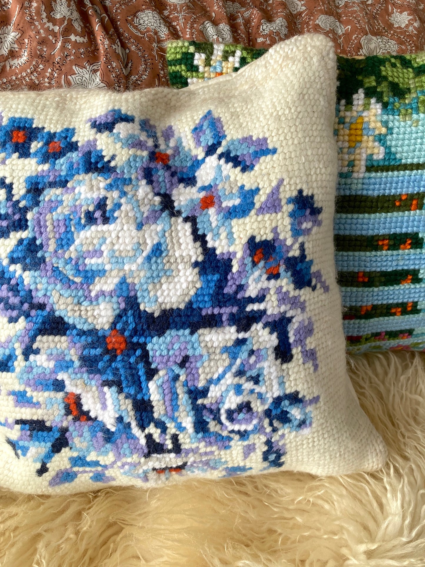 Nordic Vintage Needlepoint Cushion Cover – Blue Floral on White, 40x40 cm
