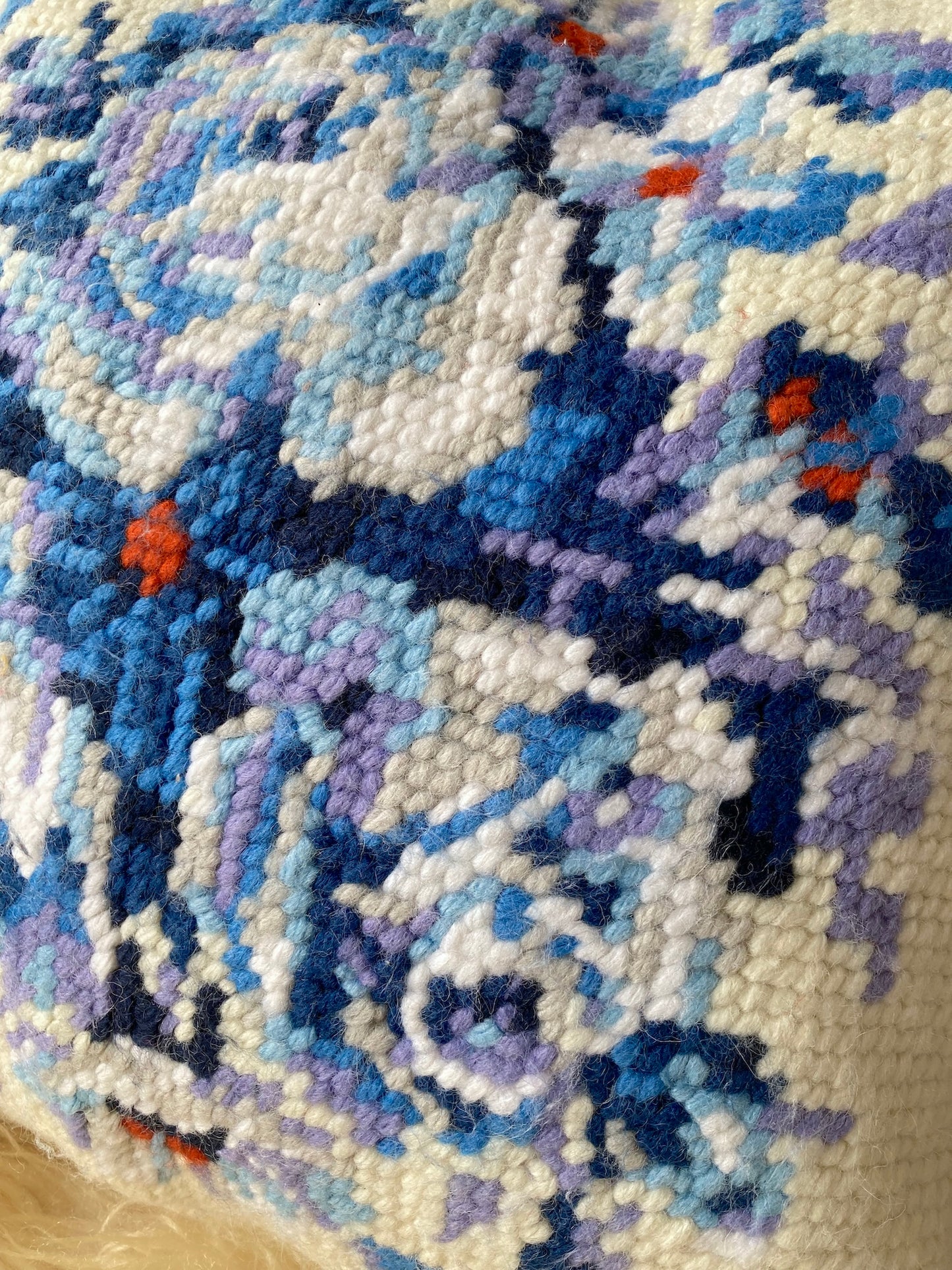 Nordic Vintage Needlepoint Cushion Cover – Blue Floral on White, 40x40 cm